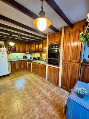 Casa 6 Amb. C/3 Balcones, Fondo, Parrilla, Garage - Imagen# 10