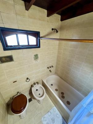Casa 6 Amb. C/3 Balcones, Fondo, Parrilla, Garage - Imagen# 16