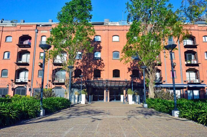 Excelente Depto. 3 Amb. C/balcon en Av Alicia M. de Justo Al 1800 - Imagen# 1