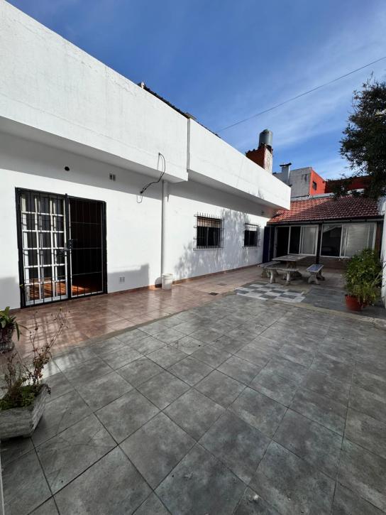 Casa Multifamiliar C/2 Deptos. 3 Amb. C/u, garage, Terraza. Patio - Imagen# 3